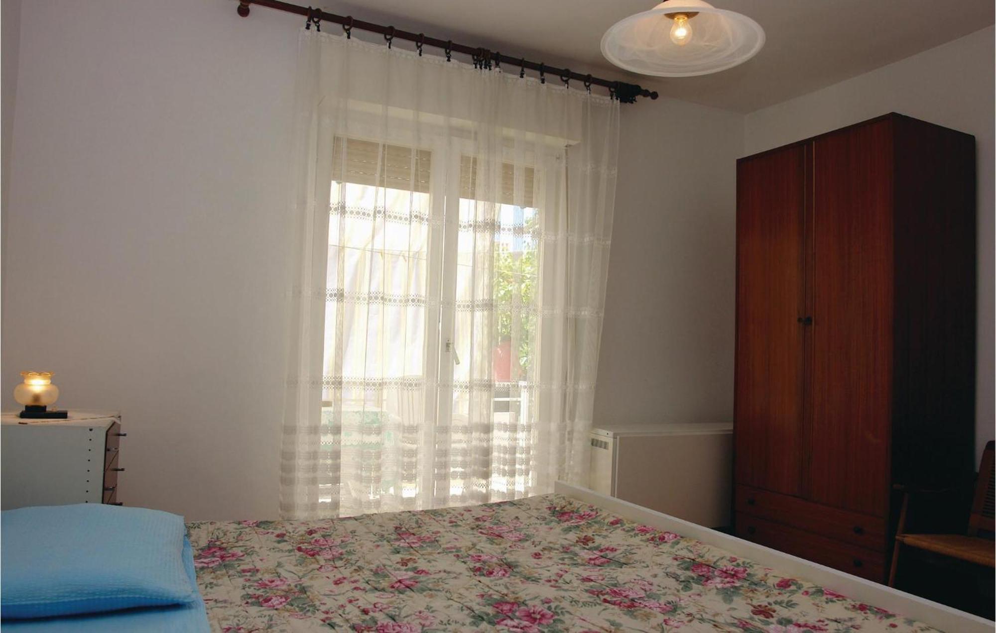 Stunning Apartment In Pula With Kitchen 外观 照片